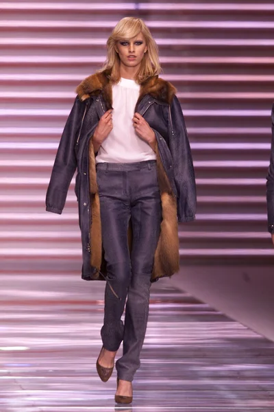 Look 11